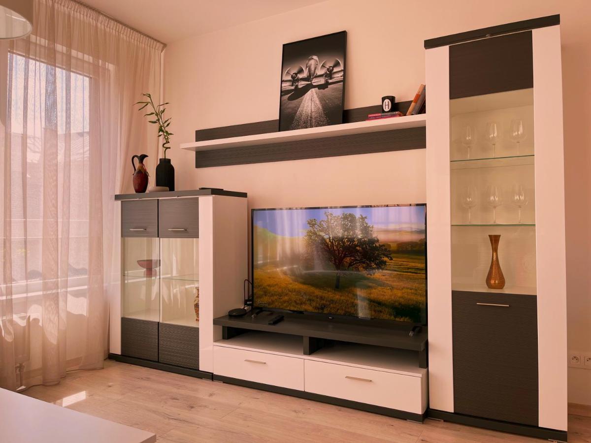 Elegant Escape Apartment I - City Centre 브라티슬라바 외부 사진