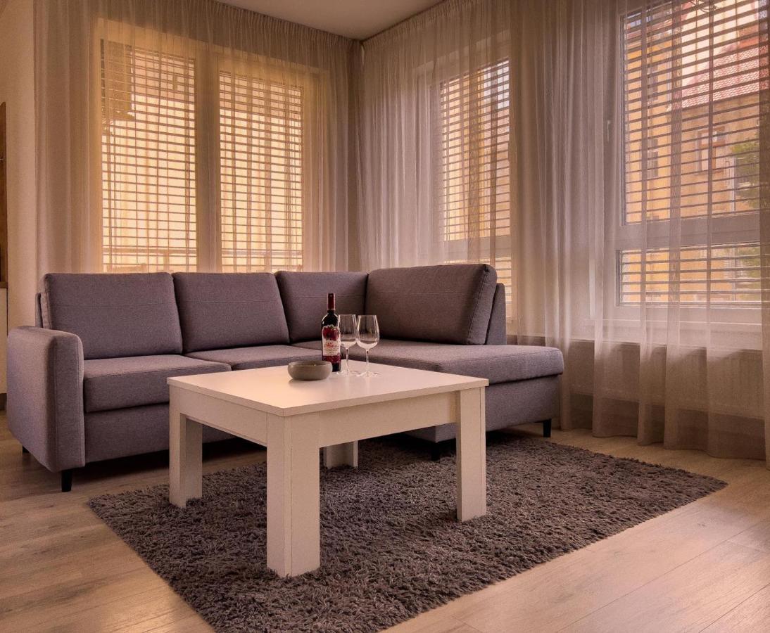 Elegant Escape Apartment I - City Centre 브라티슬라바 외부 사진