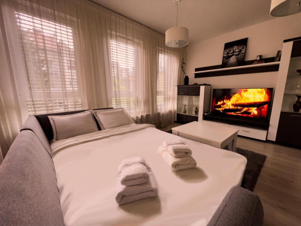Elegant Escape Apartment I - City Centre 브라티슬라바 외부 사진