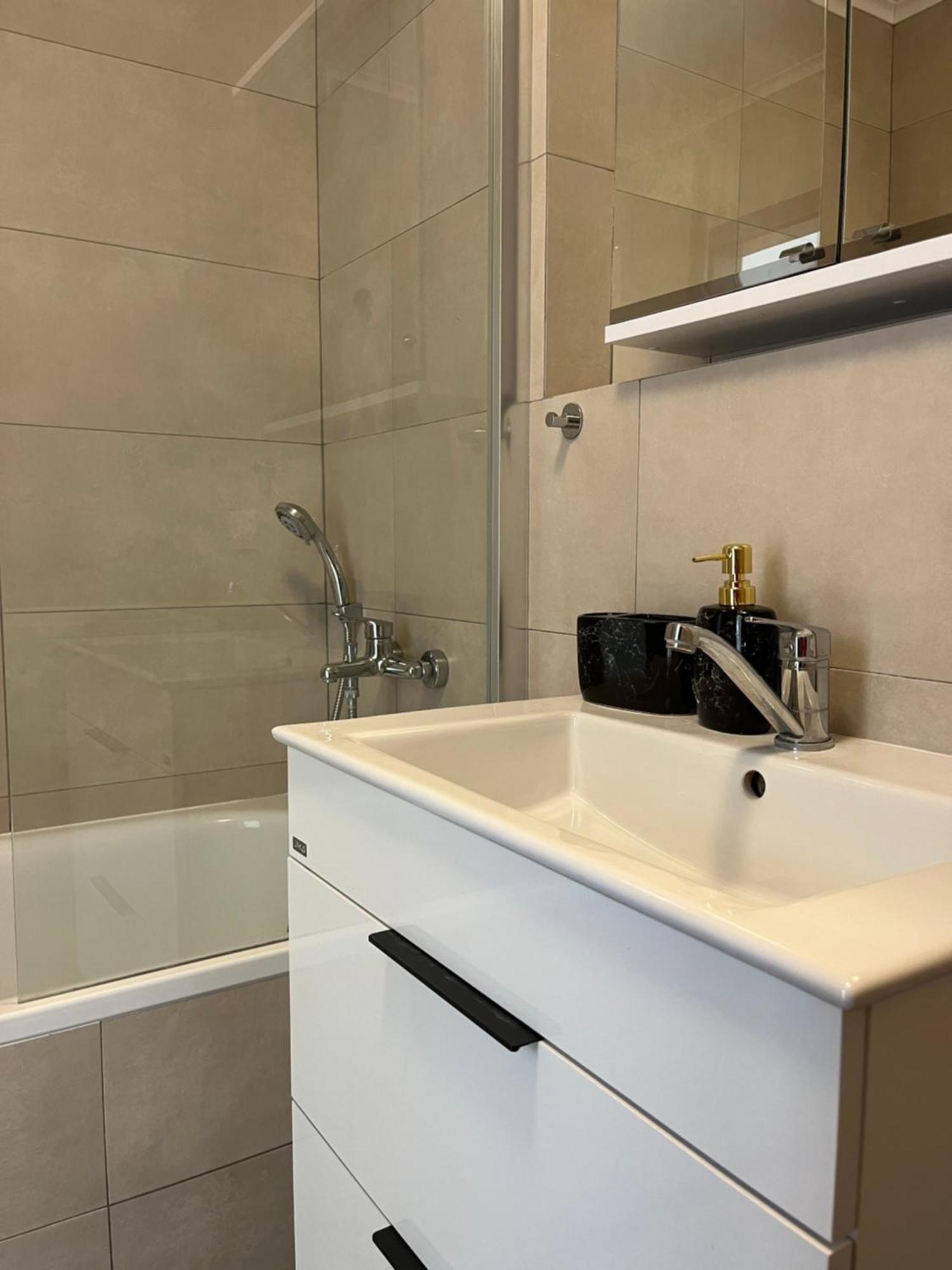 Elegant Escape Apartment I - City Centre 브라티슬라바 외부 사진